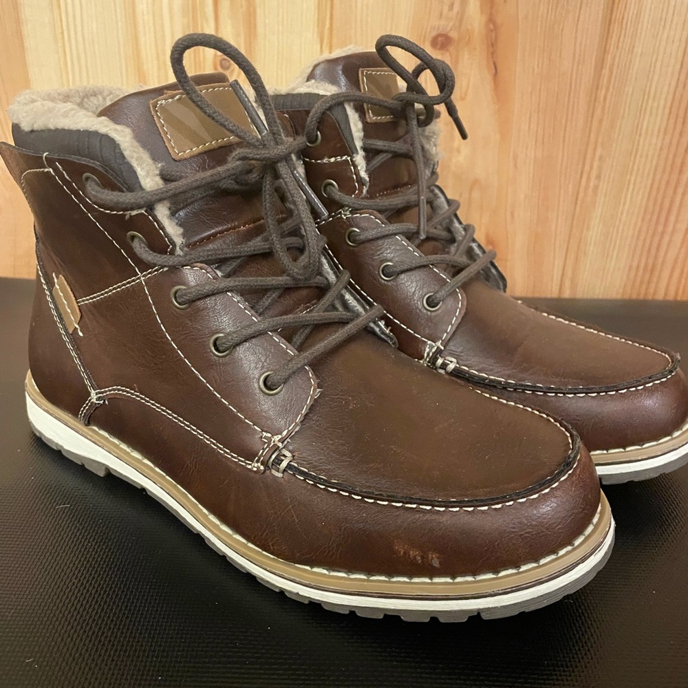 London Underground brown leather boots. Boys youth size 5.